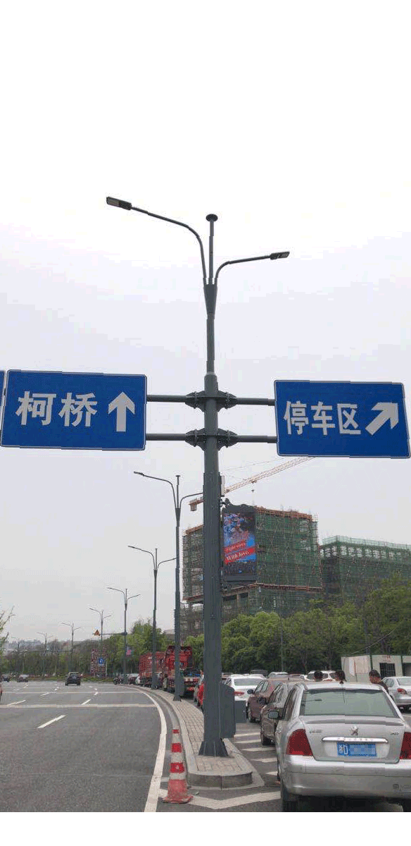 智慧灯杆案例实拍图-浙江绍兴柯桥市政道路